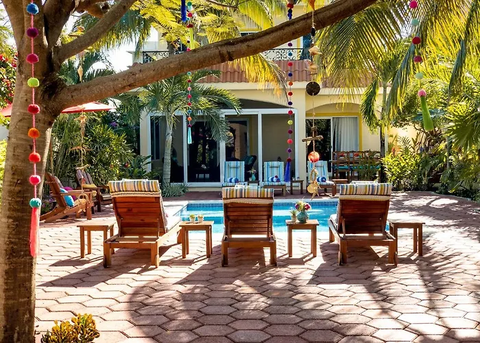 Casa Zarah - Hacienda Family Home - Pool And 2-Block To Beach