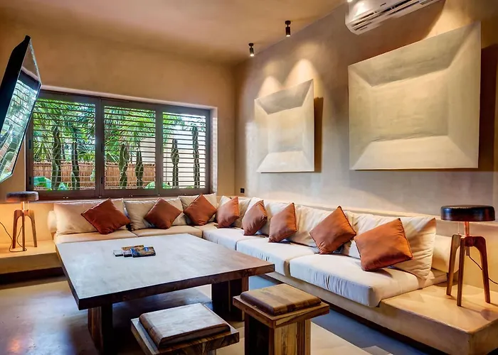 Beachfront Villa for 14 guests!