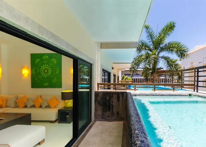 Beach Front 2 Bedroom With Private Pool/Oceanview