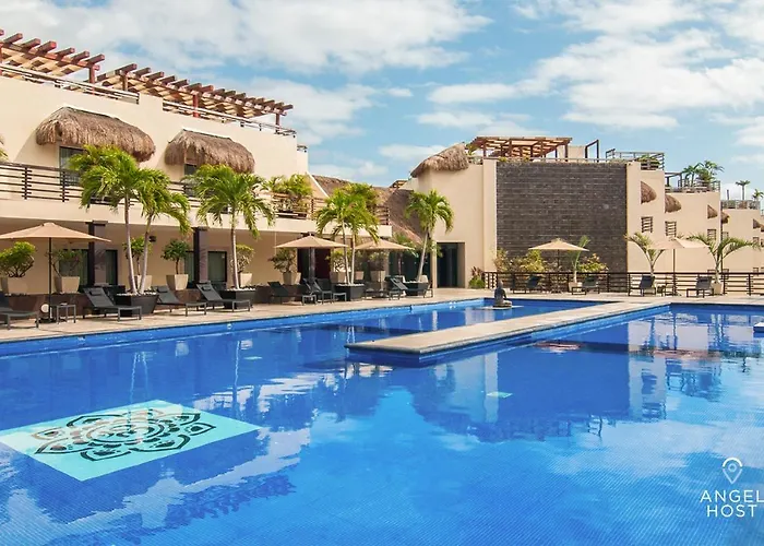 Oceanview Penthouse & Rooftop Pool Near Mamitas
