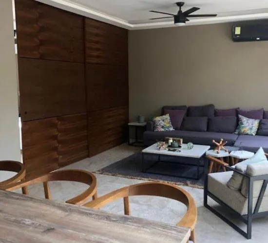 Private Bedroom With Pool And Close To Downtown And Beach