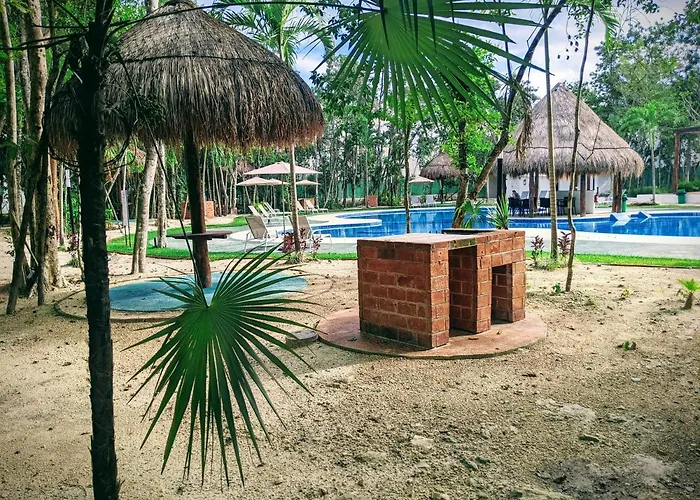 2-Bedroom Condo By The Jungle W/ Swimming Pool