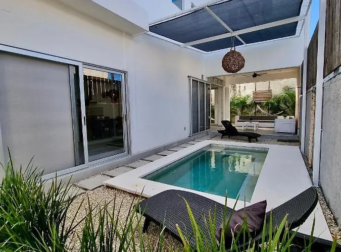 Modern Villa Rutelena +Good Location+Pool+Ac+Sleeps 12