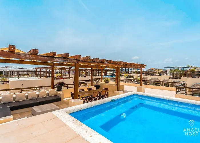 Oceanview Penthouse & Rooftop Pool Near Mamitas