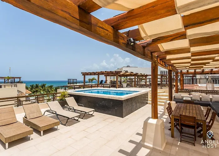 Oceanview Penthouse & Rooftop Pool Near Mamitas