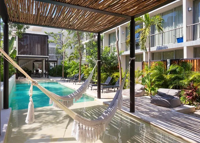 Stylish Condo For 4 Rooftop & Pool Access