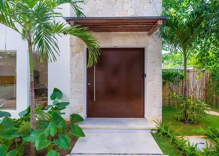 Luxury Private 3Bed Villa, Garden, Pool,Security