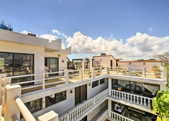 Gorgeous Penthouse Villa W/ Deck & Ocean Views!