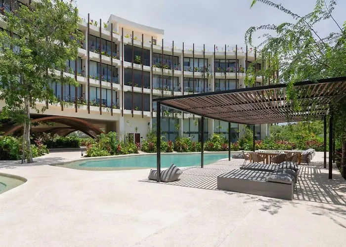 Mistiq Gardens
