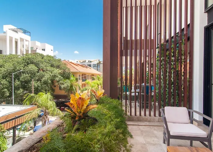 Kuxtal 3 Bedroom Downtown Apartment By Casago