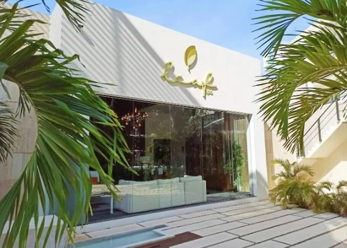 Free Shuttle To This Great Apartment And Condo!