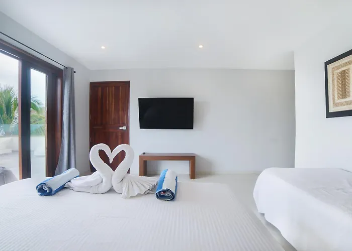 Playa Canek - Penthouse - Beach Front, Balcony & Pool