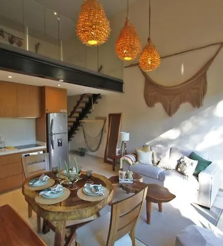Beautiful Jungle Loft, 7 Pools, Free Beach Shuttle