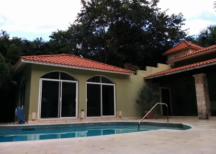 Casa Beard, Spacious Guest House With High Speed Wifi & Pool.