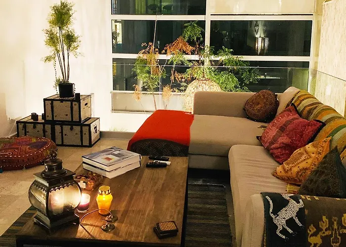 Beautiful Bali-Boho Design Loft - Two Blocks From Sea