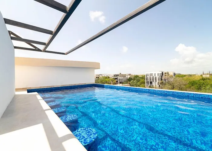King Suite With Private Balcony, Gym And Rooftop Pool