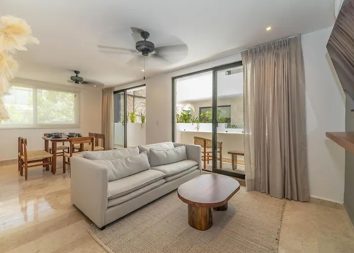 2 Bd Suite With Private Balcony, Pool View, Gym