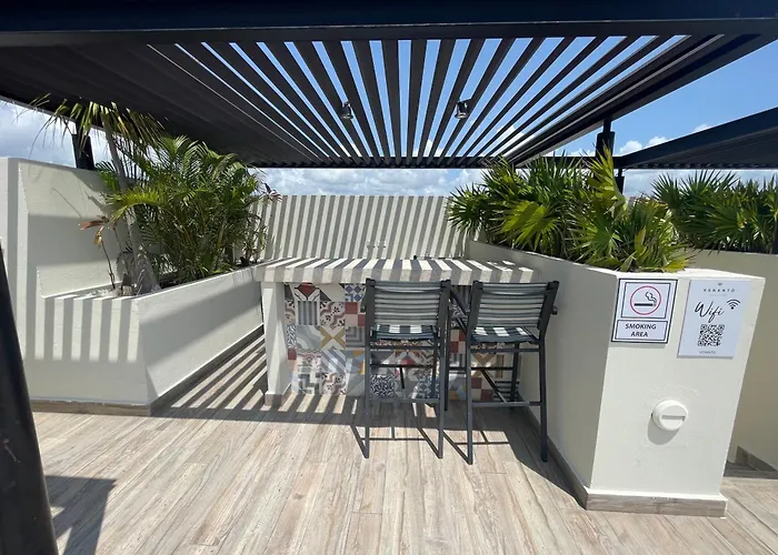 Aura Rooftop Playa Pool