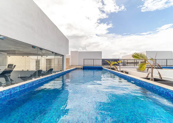 Bright 1 Bd Suite With Balcony