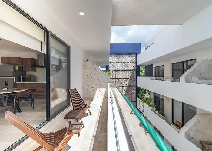 1 Bd With Balcony Gym Pool View