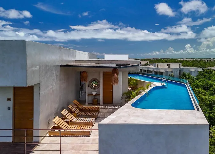 King Suite With Rooftop Pool, Sauna, Gym, Parking