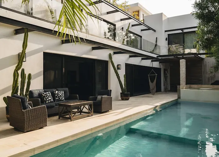 Luxe 8Br Double Villa, Gated, Patio & Pool