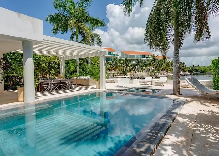 Dream House With Private Deck In Puerto Aventuras