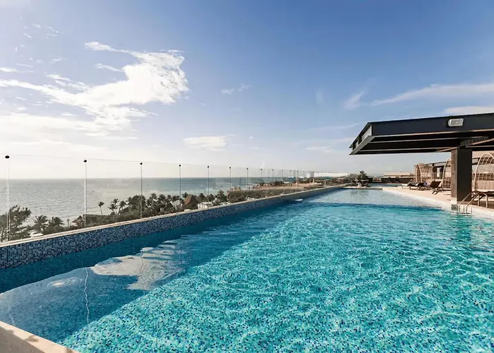 Luxury 1Br Condo Prime Location