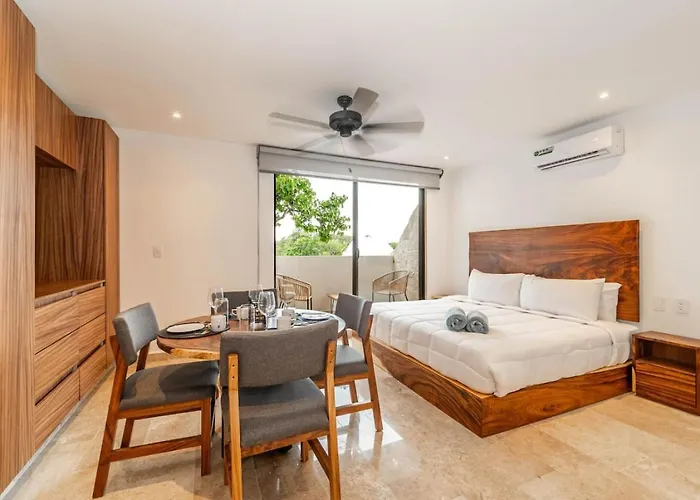 King Suite With Private Balcony, Gym, Rooftop Pool