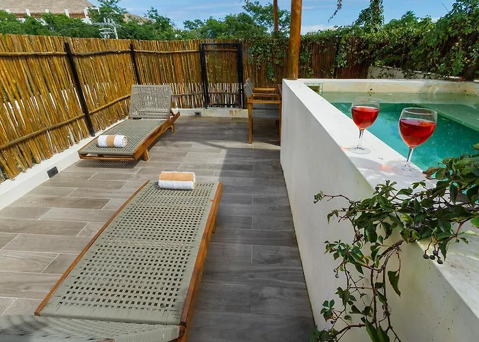 Illuminated Space Y Private Pool