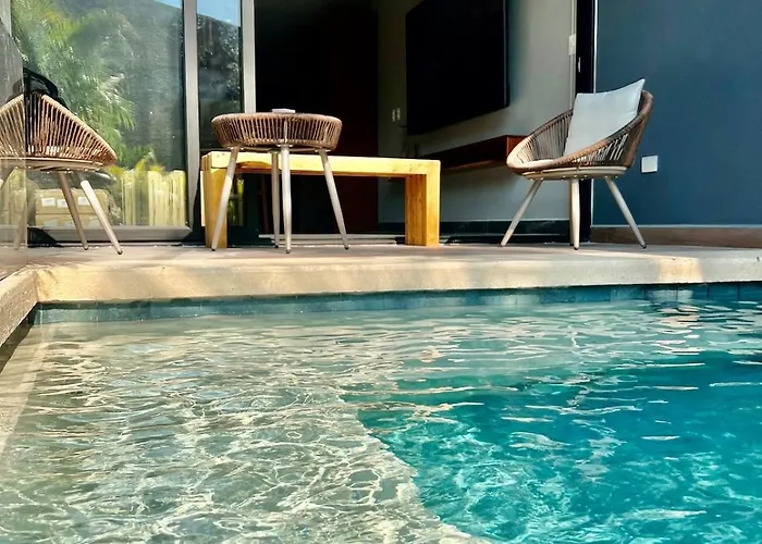 EXCLUSIVO! 2 dormitorios, 4 camas, de 1 a 6 huéspedes con terraza directo a la alberca y otra alberca azotea WIFI , GYM , SAUNA, ELEVADOR Y MAS!!!