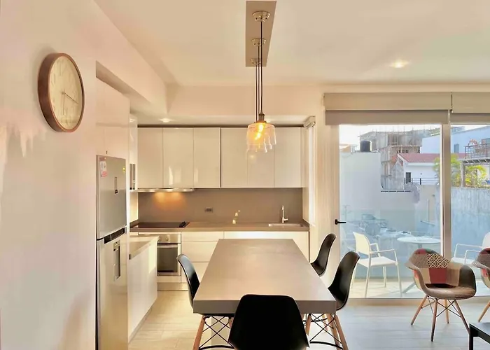 A Pasos De La Playa | Apartamento Elegante En La Quinta Avenida Con Piscina En La Azotea