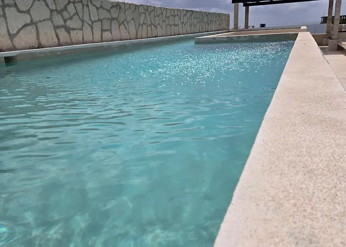 Rooftop Pool And Beach Access