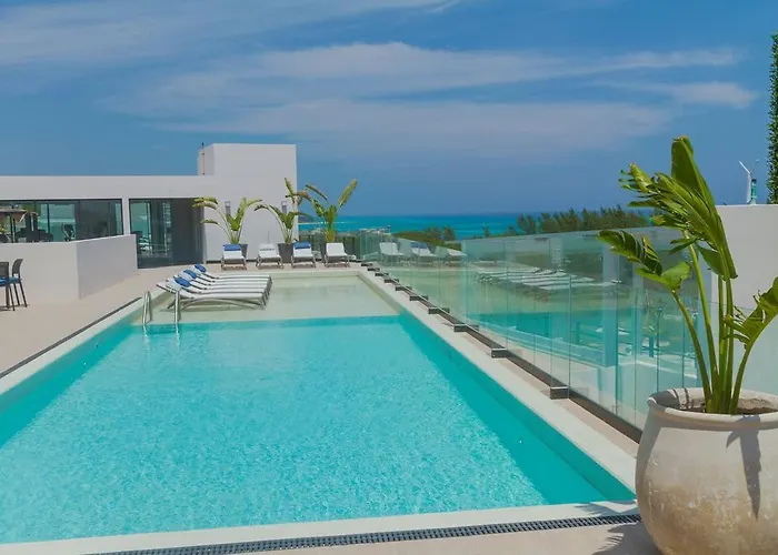 Studio W Rooftop Ocean Views Near Beach