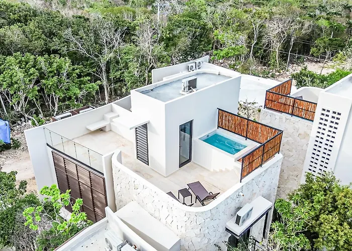 Ocean Breeze Villa - A Few Steps From The Beach!