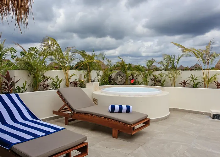 Penthouse Condo Private Rooftop Terrace With Jacuzzi