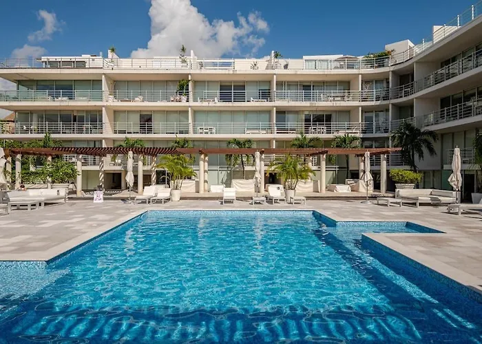 Spacious And Modern 3Br, Pools, Gym And Private Parking Next To Beach