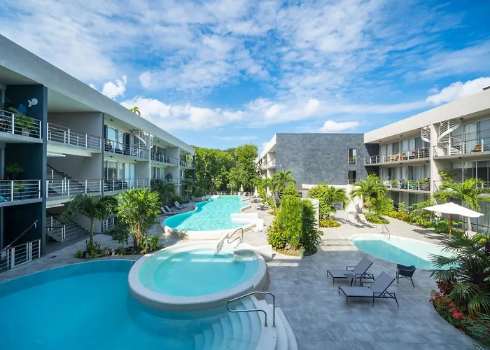Bamoa 310 - 2Br Condo With Rooftop Pool & Gym