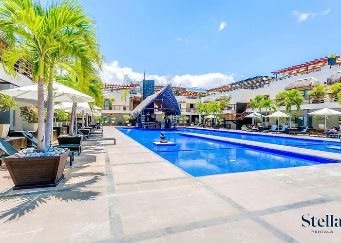 Top Beachfront Complex Private Patio & Shared Pool