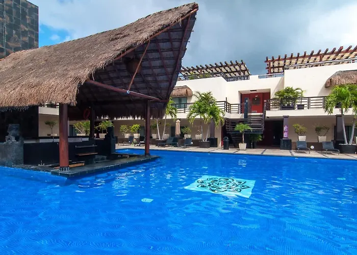 Top Beachfront Complex Private Patio & Shared Pool