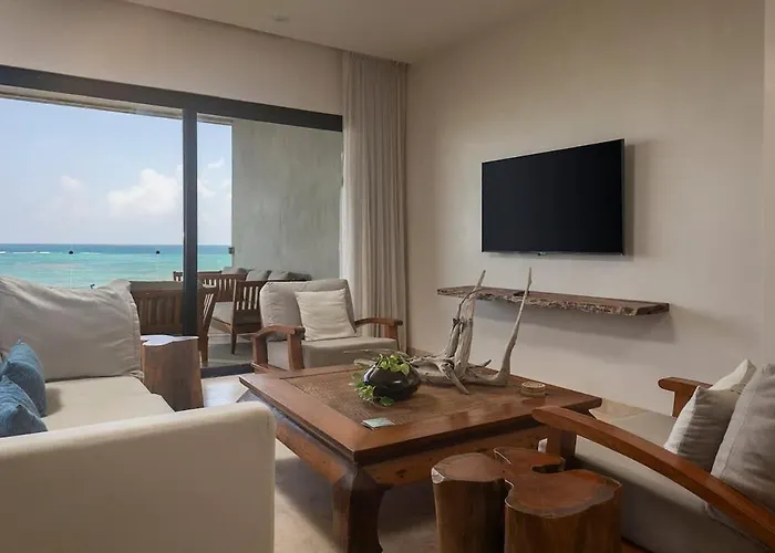 3Br Beachfront With Private Rooftop At Tankah Bay