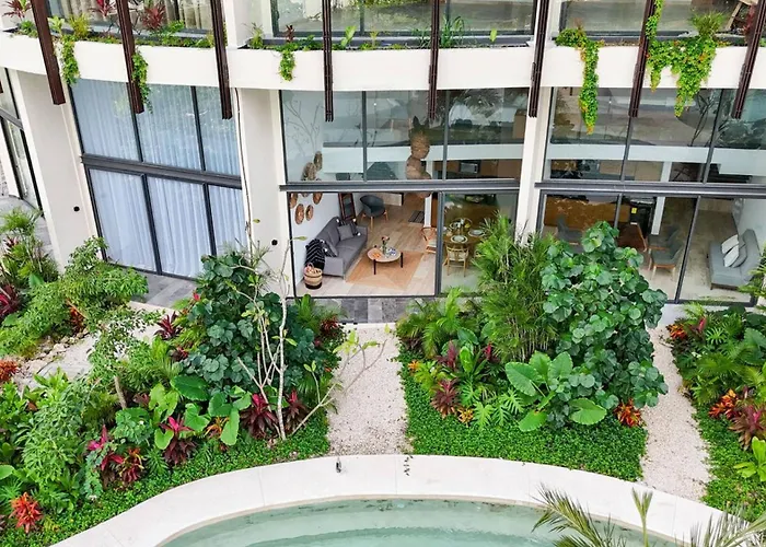Stylish Loft With Pool Access