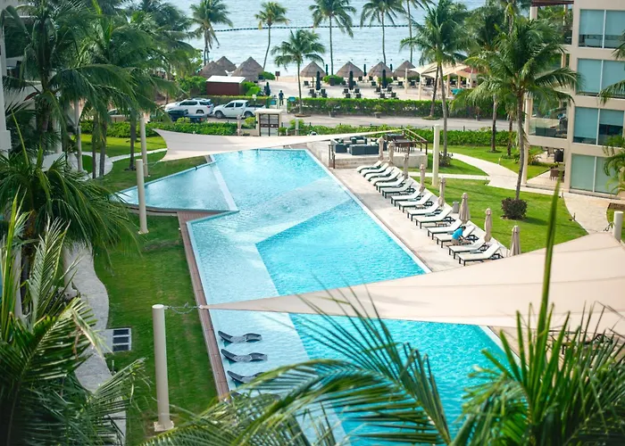 Beachfront Penthouse With Jacuzzi & Beach Club