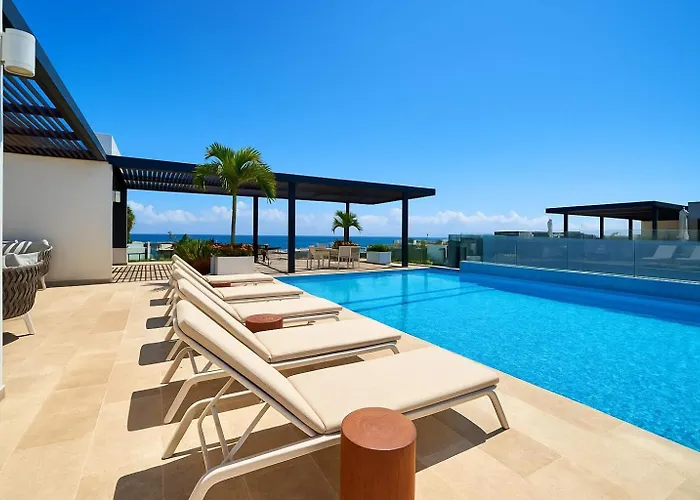 Luxury 2-Story Apt With Jacuzzi