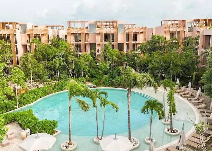 Aflora Townhouse Style - 3Br Garden Condo With Private Pool & Huge Common Pool