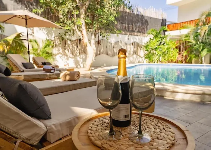 La Veleta Hotel - Jungle Gem - Pool View