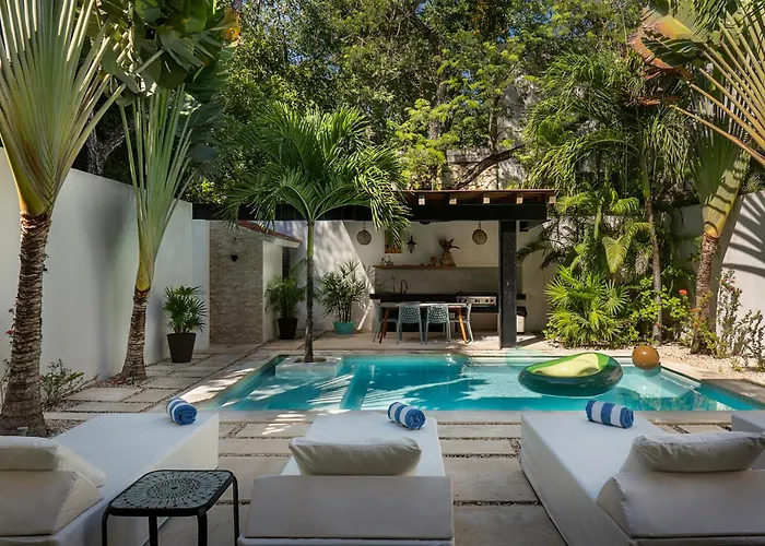 Wonderful Tropical Home 3Br, Garden, Private Pool.