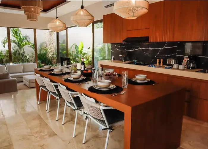 Stunning 4Br Tropical Chic Villa With Private Pool Garden & Modern Comforts