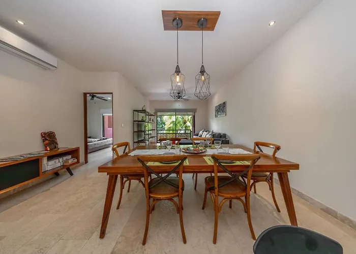 Spacious 2Br Condo With Pool And Private Balcony