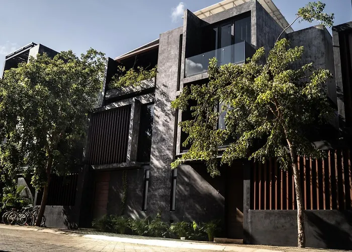 Luxury Trio Villas, 7 Pools, 12 Brs, 32 Pax
